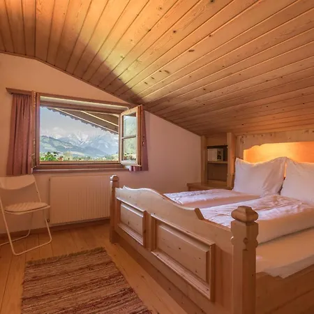 Neuhaus * קיצביהל