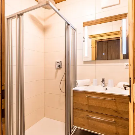 Neuhaus * קיצביהל