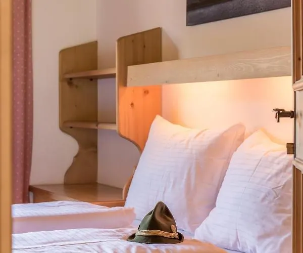 Neuhaus * Kitzbühel